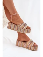 Dámské Sandały Na Klínu S Pletením A Ozdobou Multikolor Isolene Dámské Sandały Na Klínu S Pletením A Ozdobou Multikolor Isolene