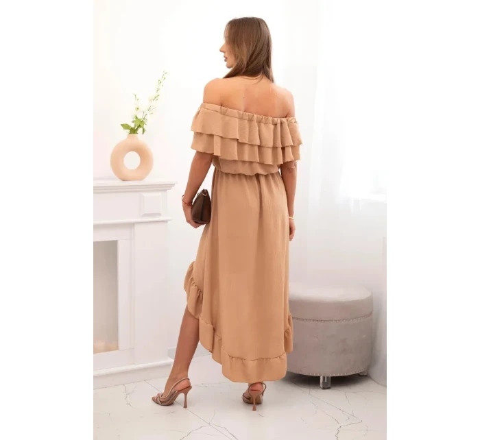 Dámské šaty s odhalenými rameny a prodlouženými zády velbloud