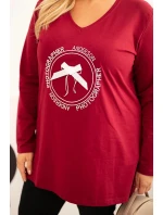 Dámská blůza s delším zadním dílem a potiskem bordová Dámská blůza s delším zadním dílem a potiskem bordová