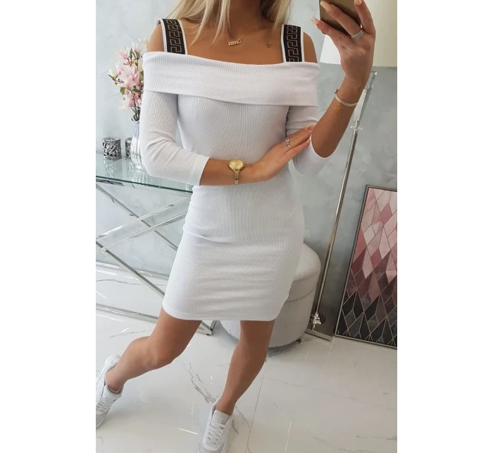 Šaty se širokými ramínky bílé Šaty se širokými ramínky bílé