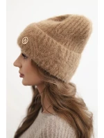 Dámská zimní čepice z huňaté příze a s model 21441804 knoflíkem camelová - K-Fashion