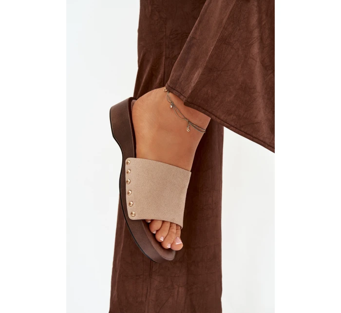 Dámské pantofle s zlatými sponami béžové Ferinna