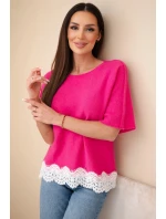Dámský svetr s krátkým rukávem a krajkou fuchsie Dámský svetr s krátkým rukávem a krajkou fuchsie
