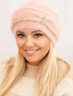 Dámská zimní čepice model 21441682 s perlami a ozdobným vzorem tmavě pudrově růžová - K-Fashion