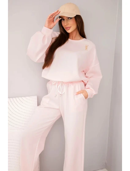 Dámský komplet máslová mikina s broží a kalhoty s rovnými nohavicemi pudrově růžová