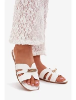 Ploché Dámské Pantofle S Páskem A Zlatým Bílé model 21703735 - Boto Ploché Dámské Pantofle S Páskem A Zlatým Bílé model 21703735 - Boto