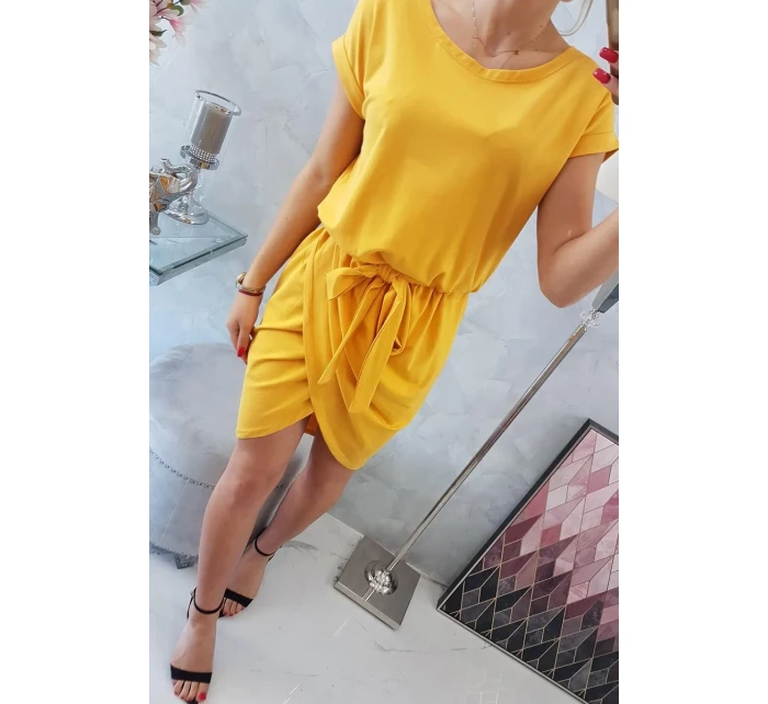 Šaty s obálkovým spodním dílem v hořčicové barvě Šaty s obálkovým spodním dílem v hořčicové barvě