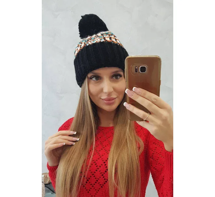 Dámská čepice Ellen s bambulí K325 černá Dámská čepice Ellen s bambulí K325 černá
