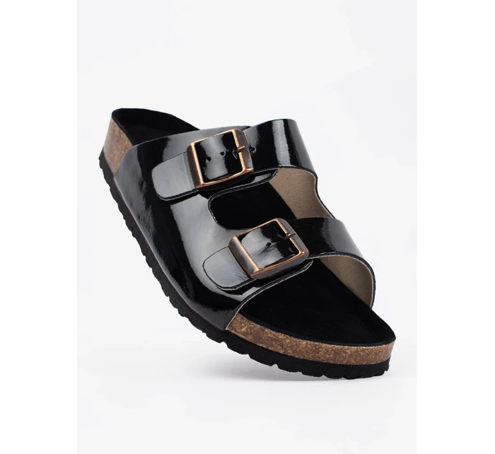 Pěkné černé dámské nazouváky na plochém podpatku Pěkné černé dámské nazouváky na plochém podpatku