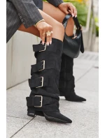 Dámské kozačky na podpatku s lemem a zlatými přezkami semiš černé model 21708844 - Boto