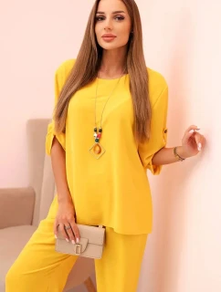 Dámský komplet s halenkou s náhrdelníkem a širokými nohavicemi žlutý