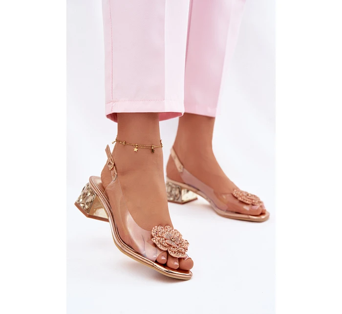 Průhledné sandály na klínku s krystaly a květinou model 22102726 - VINCEZA