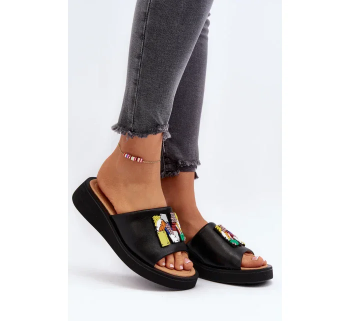 Dámské kožené pantofle s černým zdobením Asames