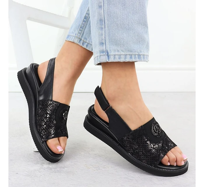 Dámské sandály s gumou černé model 22051713 - JEZZI Dámské sandály s gumou černé model 22051713 - JEZZI