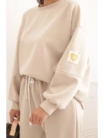 Dámský komplet model 21285327 s volnou mikinou a kalhotami s nápisem LOVE béžový - K-Fashion Dámský komplet model 21285327 s volnou mikinou a kalhotami s nápisem LOVE béžový - K-Fashion