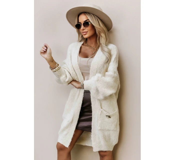 Módní oversize svetr s ozdobnou broží a kapsami béžový model 21322456 - numoco basic