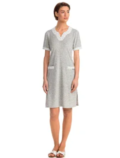 Pohodlné jednobarevné froté šaty model 15202388 - Vamp