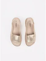 Trendy dámské zlaté  sandály na plochém podpatku