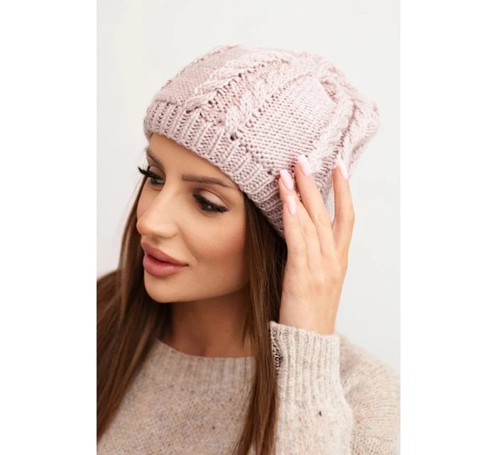Dámská zimní čepice z vlny s copánkovým vzorem model 21750378 fialová - K-Fashion Dámská zimní čepice z vlny s copánkovým vzorem model 21750378 fialová - K-Fashion