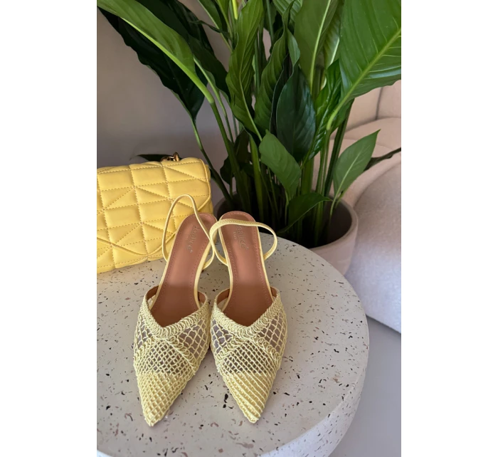 Sandály z pleteniny na podpatku žluté model 21919230 - Boto