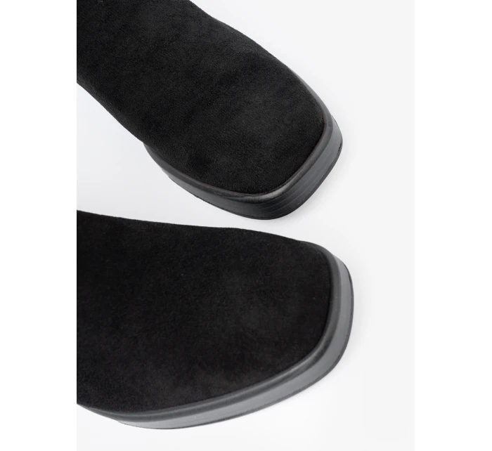 Komfortní dámské kotníčkové boty černé na širokém podpatku Komfortní dámské kotníčkové boty černé na širokém podpatku