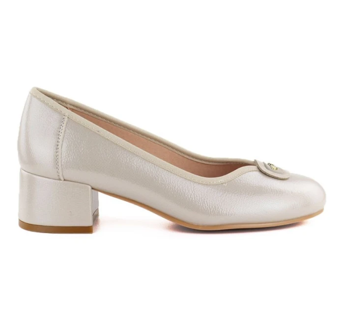 Dámské semišové zateplené ažurové boty khaki Potocki model 22014954 Dámské semišové zateplené ažurové boty khaki Potocki model 22014954