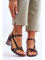 lakované sandály na ozdobném podpatku D&A CR-232 Černe lakované sandály na ozdobném podpatku D&A CR-232 Černe