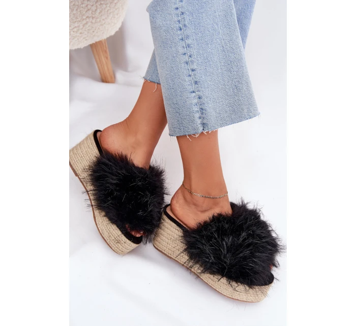 Dámské klapky na klínu s kožíškem a pletením černé Virela Dámské klapky na klínu s kožíškem a pletením černé Virela