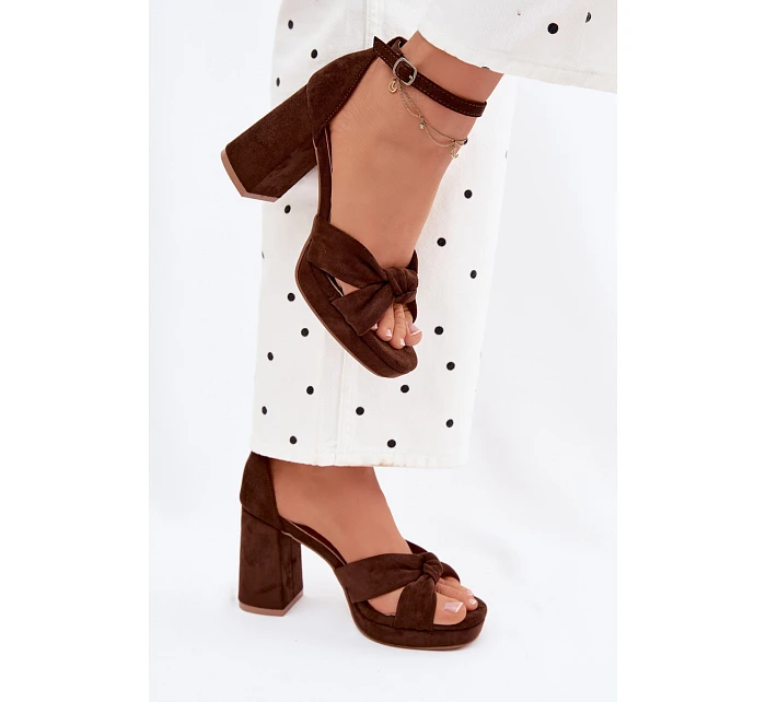 Dámské sandály na podpatku z imitace semiše čokoládové model 22107177 - Boto