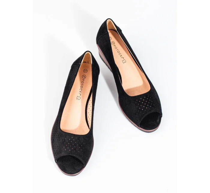 Komfortní černé dámské  lodičky na klínku Komfortní černé dámské  lodičky na klínku