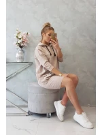 Béžové šaty s kapucí