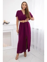 Dlouhé šaty s ozdobným páskem švestka