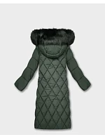 Dlouhá dámská zimní bunda v lahvově zelené barvě s kapucí model 21248699 - Libland Dlouhá dámská zimní bunda v lahvově zelené barvě s kapucí model 21248699 - Libland
