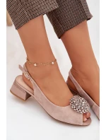 Kožené dámské sandály na podpatku s ozdobou model 22031834 béžové - D&A