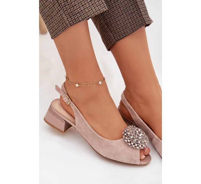 Kožené dámské sandály na podpatku s ozdobou model 22031834 béžové - D&A