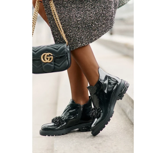 Kožené Lakované Kotníkové Boty s Ozdobou Zateplené D&A Černé Kožené Lakované Kotníkové Boty s Ozdobou Zateplené D&A Černé