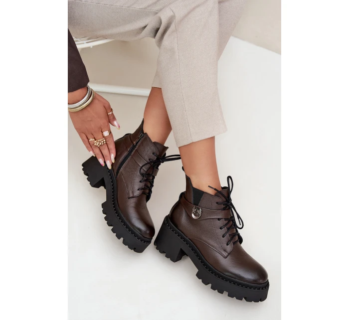 Dámské kotníkové boty se zdobeným páskem Zazoo – czekoládové Dámské kotníkové boty se zdobeným páskem Zazoo – czekoládové