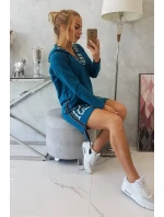 model 18747263 šaty s kapucí a potiskem - K-Fashion model 18747263 šaty s kapucí a potiskem - K-Fashion