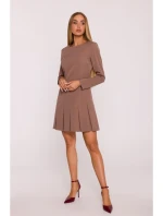 Šaty s záhyby mocca model 21295942 - Moe Šaty s záhyby mocca model 21295942 - Moe
