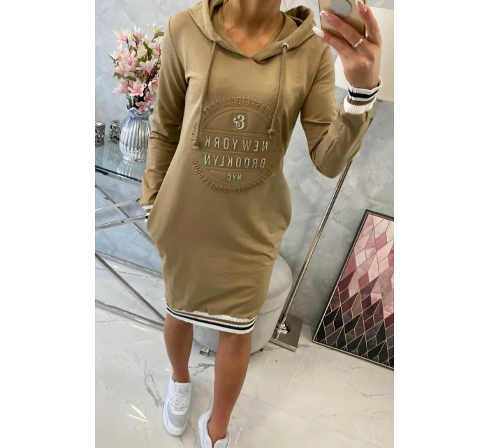 Brooklynské velbloudí šaty