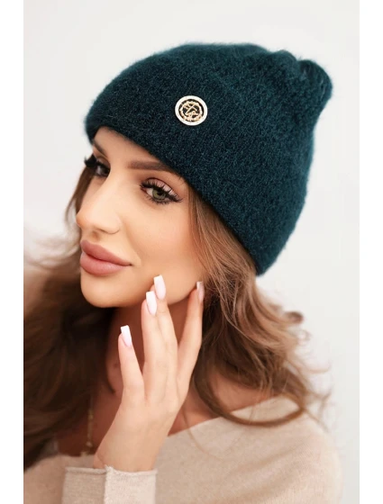 Dámská zimní čepice model 21441766 s ozdobným knoflíkem mořská - K-Fashion Dámská zimní čepice model 21441766 s ozdobným knoflíkem mořská - K-Fashion