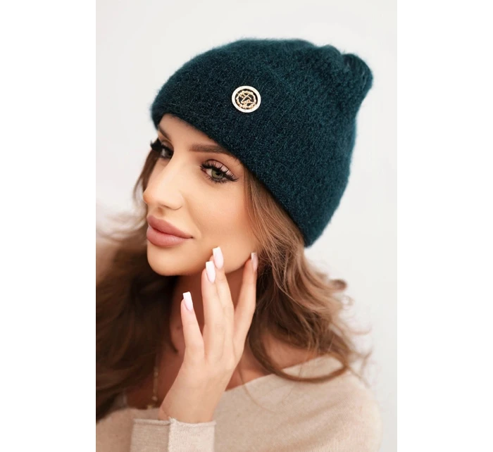Dámská zimní čepice model 21441766 s ozdobným knoflíkem mořská - K-Fashion Dámská zimní čepice model 21441766 s ozdobným knoflíkem mořská - K-Fashion