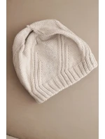 Dámská zimní čepice s vlnou a zdobením z džetů K480 béžová Dámská zimní čepice s vlnou a zdobením z džetů K480 béžová