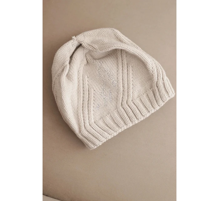 Dámská zimní čepice s vlnou a zdobením z džetů K480 béžová Dámská zimní čepice s vlnou a zdobením z džetů K480 béžová