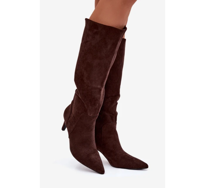 Dámské kozačky na vyhřívané z eko semiše Čokoládové model 21788146 - Boto Dámské kozačky na vyhřívané z eko semiše Čokoládové model 21788146 - Boto