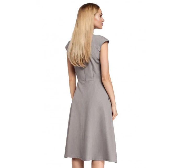 Šaty s záhyby šedé model 18002377 - Moe Šaty s záhyby šedé model 18002377 - Moe