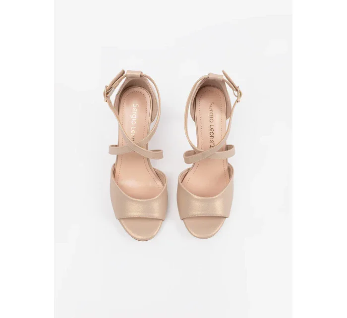 Pěkné hnědé dámské  sandály na jehlovém podpatku