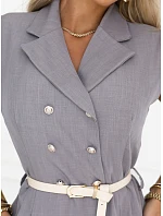 model 22214885 Elegantní midi košilka se zlatými knoflíky a páskem šedá - numoco basic