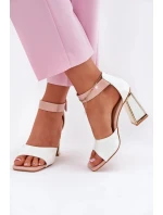 Dámské lakované sandály na sloupku - bílé Vinceza Dámské lakované sandály na sloupku - bílé Vinceza