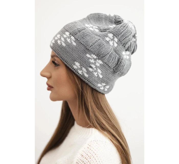 Dámská zimní pletená čepice se vzorem sněhových vloček K463 šedá Dámská zimní pletená čepice se vzorem sněhových vloček K463 šedá